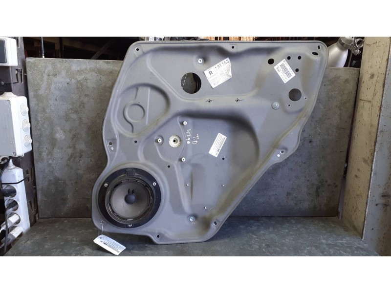 Recambio de elevalunas trasero derecho para mercedes-benz clase b (w245) referencia OEM IAM A1697301679 SIN MOTOR ELECTRICO