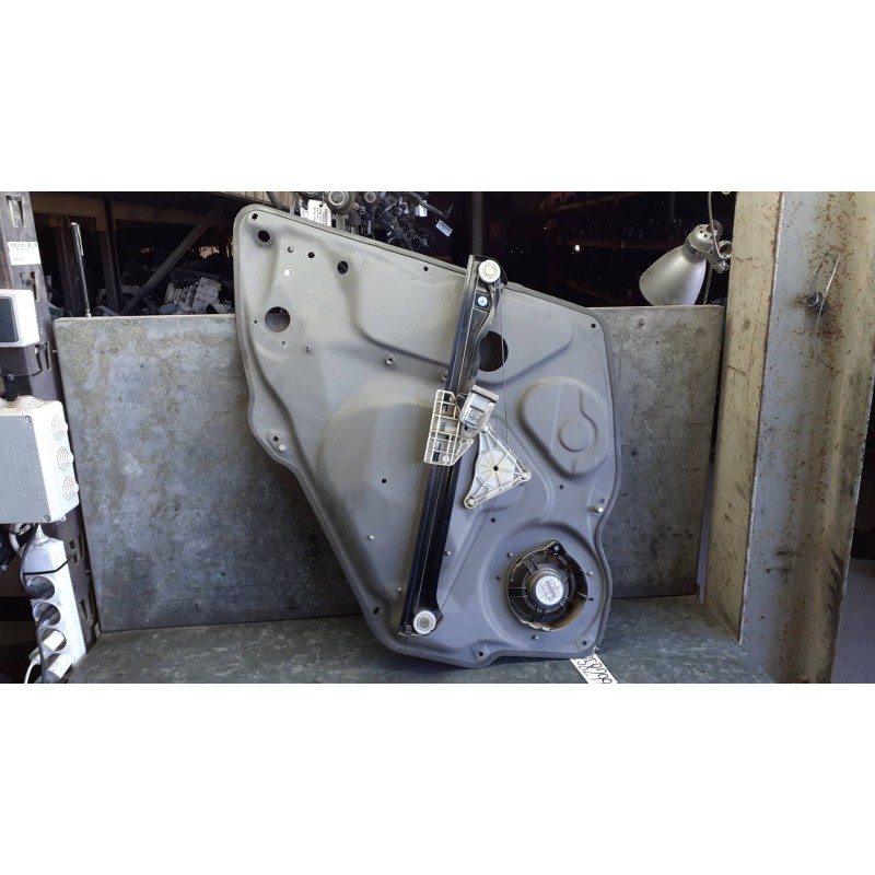 Recambio de elevalunas trasero derecho para mercedes-benz clase b (w245) referencia OEM IAM A1697301679 SIN MOTOR ELECTRICO