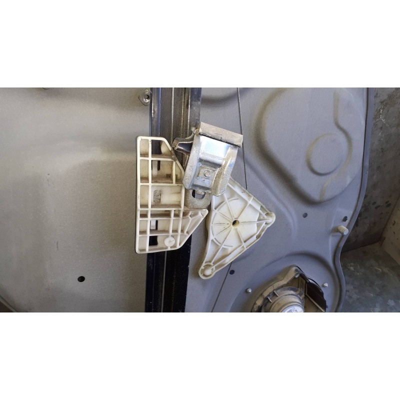 Recambio de elevalunas trasero derecho para mercedes-benz clase b (w245) referencia OEM IAM A1697301679 SIN MOTOR ELECTRICO