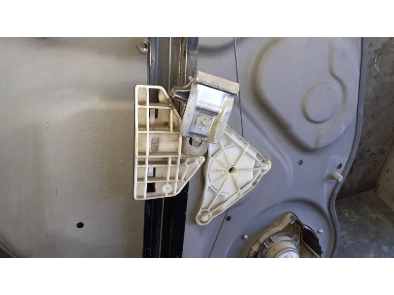 Recambio de elevalunas trasero derecho para mercedes-benz clase b (w245) referencia OEM IAM A1697301679 SIN MOTOR ELECTRICO