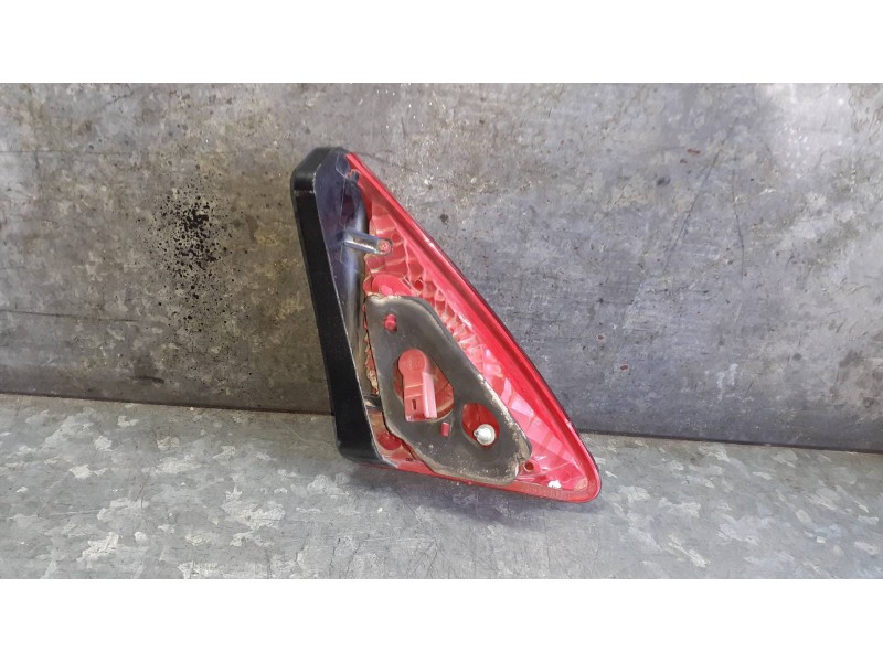 Recambio de piloto trasero derecho interior para peugeot 3008 referencia OEM IAM 9683460980D 26030204 26038012