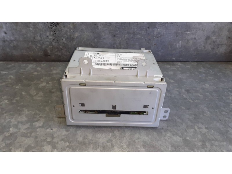 Recambio de sistema audio / radio cd para opel insignia berlina referencia OEM IAM 22739814 443116246 BOSCH