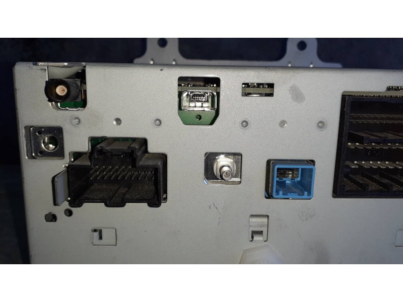 Recambio de sistema audio / radio cd para opel insignia berlina referencia OEM IAM 22739814 443116246 BOSCH