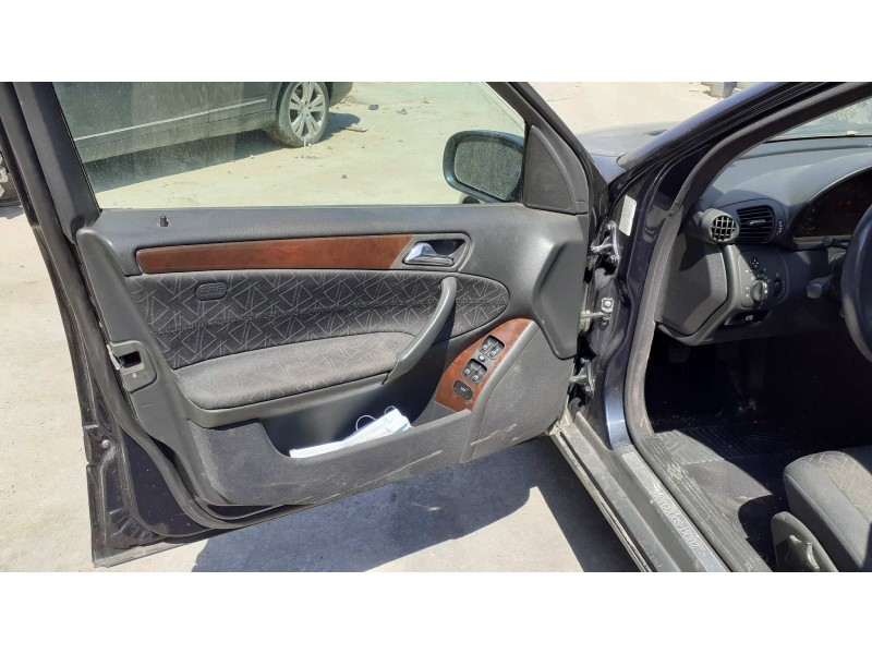 mercedes-benz clase c (w203) berlina del año 2002