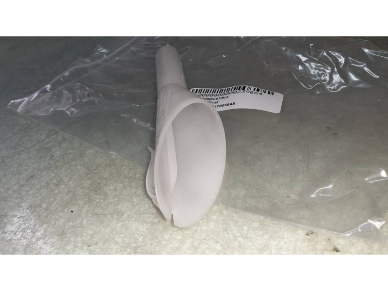 Recambio de tapon combustible para ford focus lim. business referencia OEM IAM 8U5A17B068AE  EMBUDO REPOSTAJE