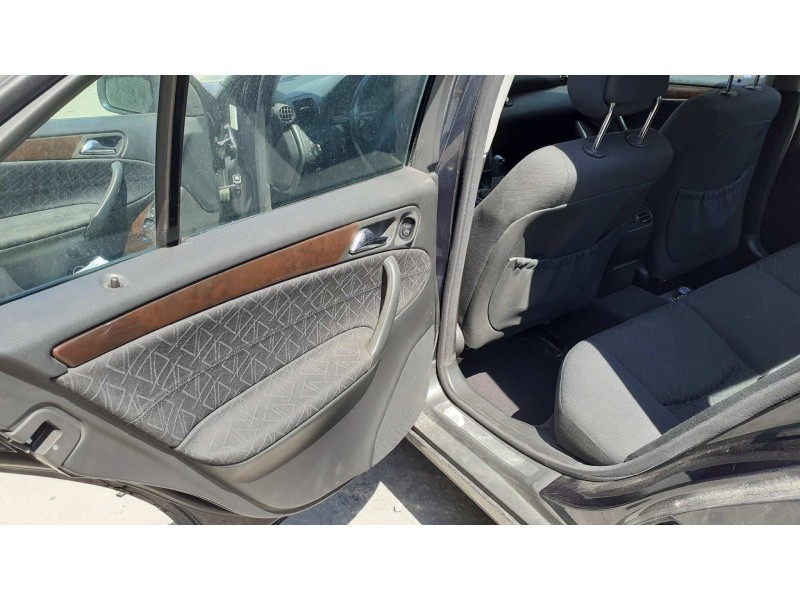 mercedes-benz clase c (w203) berlina del año 2002