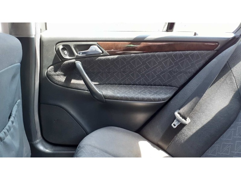 mercedes-benz clase c (w203) berlina del año 2002