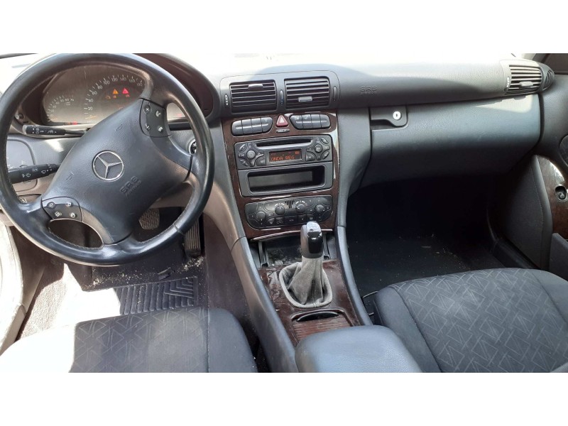 mercedes-benz clase c (w203) berlina del año 2002