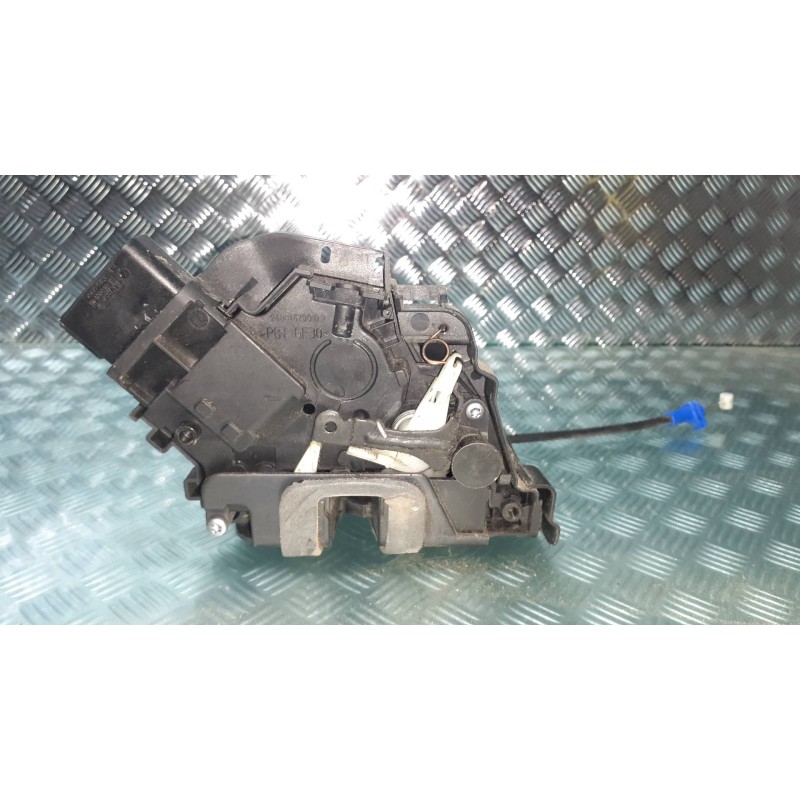 Recambio de cerradura puerta delantera derecha para ford mondeo ber. (ca2) ghia referencia OEM IAM 6M2AR21812AB 200307 961015