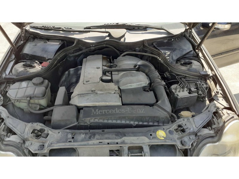 mercedes-benz clase c (w203) berlina del año 2002