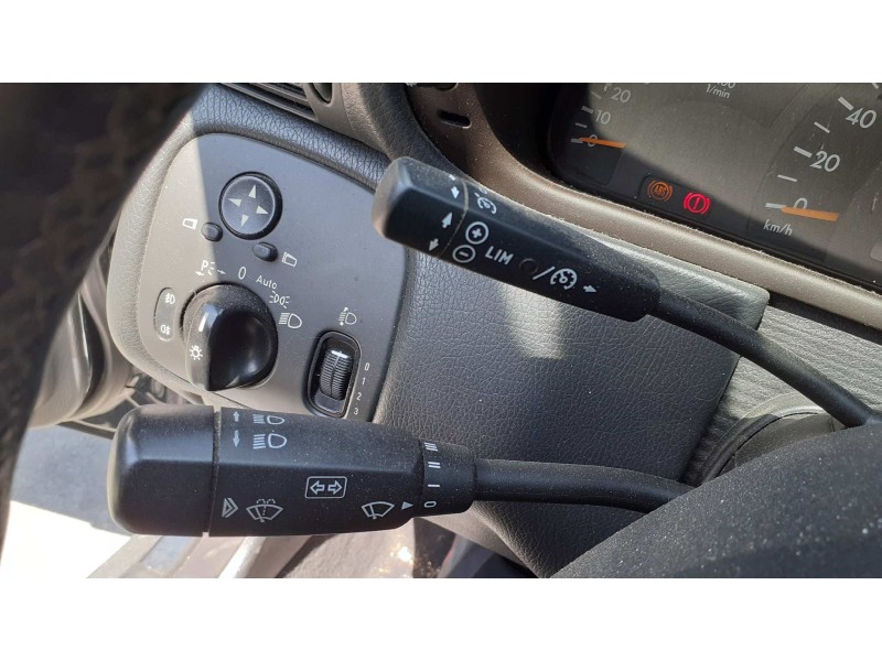 mercedes-benz clase c (w203) berlina del año 2002