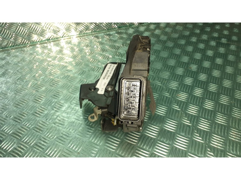 Recambio de cerradura puerta trasera derecha para ford mondeo ber. (ca2) ghia referencia OEM IAM 6M2AR26412BB 970352 A048317