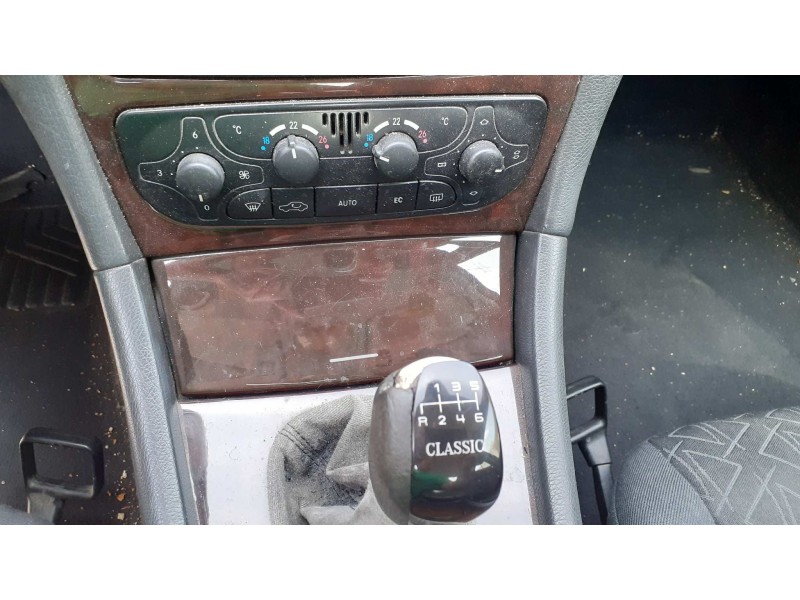 mercedes-benz clase c (w203) berlina del año 2002