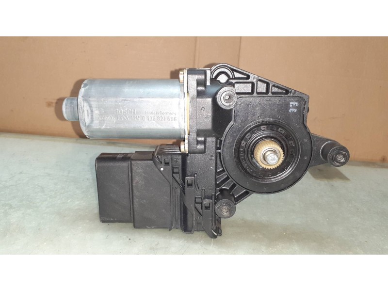 Recambio de motor elevalunas trasero derecho para volkswagen passat berlina (3b3) advance referencia OEM IAM 0130821696 10540730