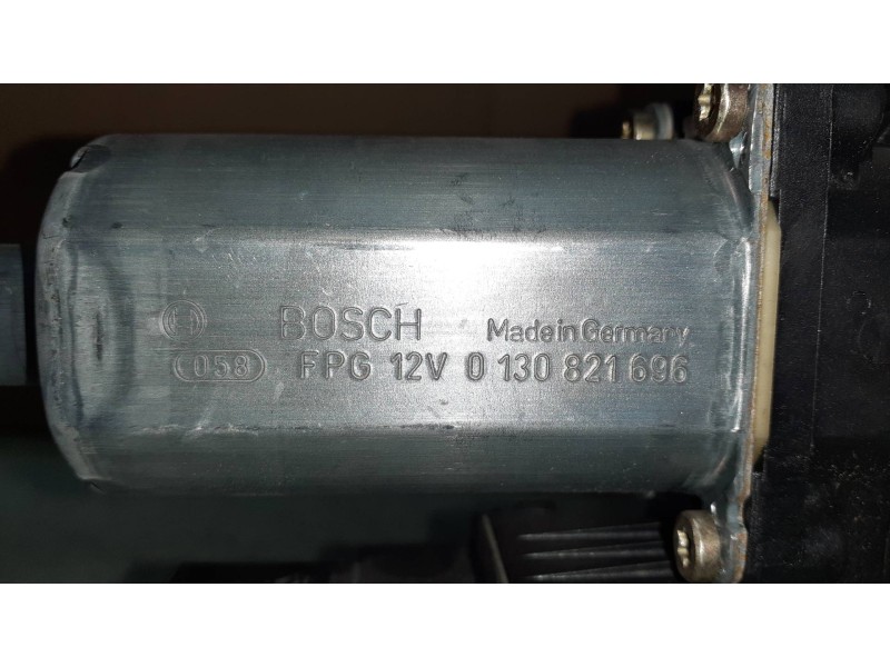 Recambio de motor elevalunas trasero derecho para volkswagen passat berlina (3b3) advance referencia OEM IAM 0130821696 10540730