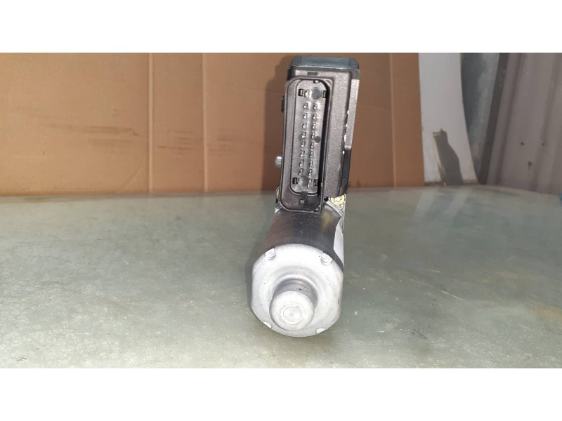 Recambio de motor elevalunas trasero derecho para volkswagen passat berlina (3b3) advance referencia OEM IAM 0130821696 10540730