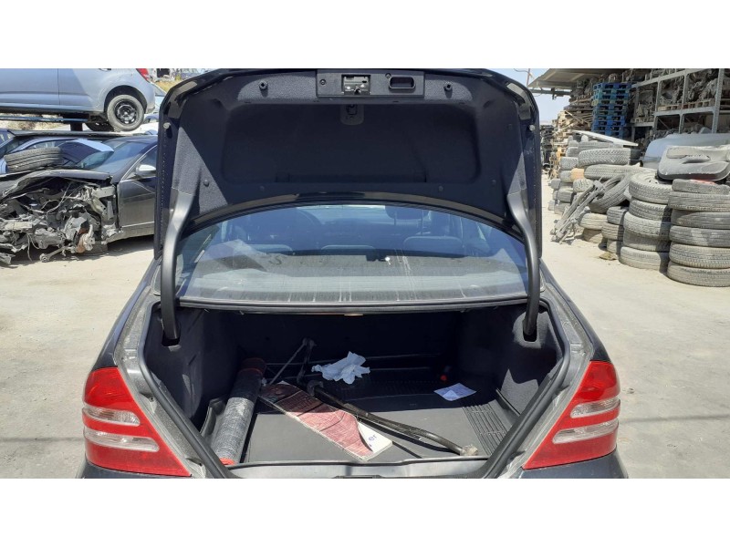 mercedes-benz clase c (w203) berlina del año 2002