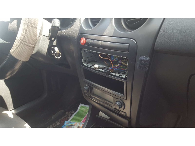 seat ibiza (6l1) del año 2004