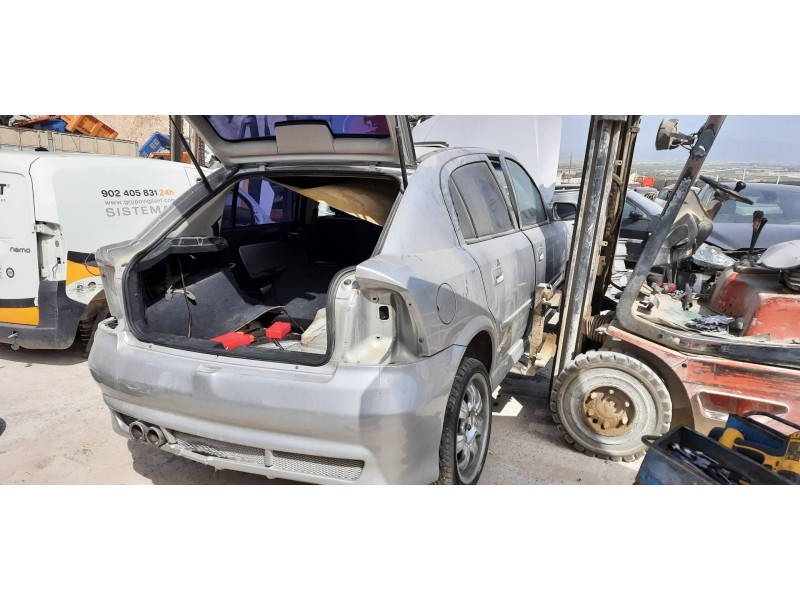 opel astra g berlina del año 2002