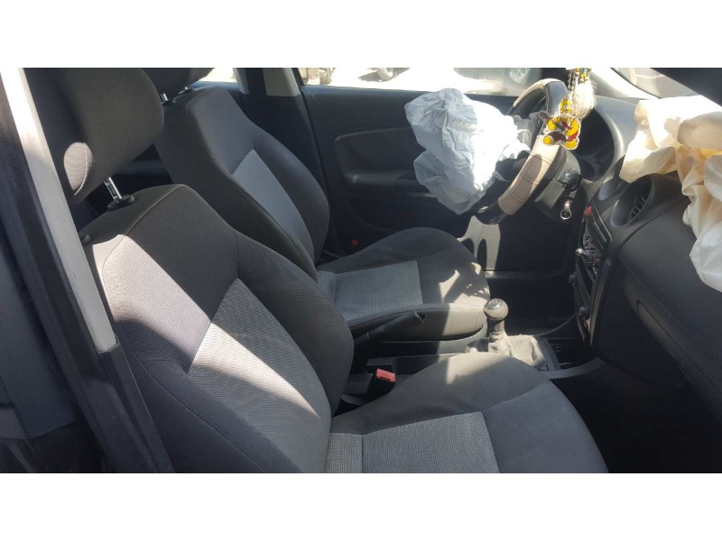 seat ibiza (6l1) del año 2004