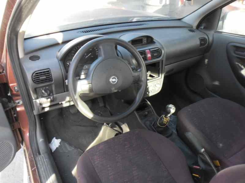opel corsa c del año 2001