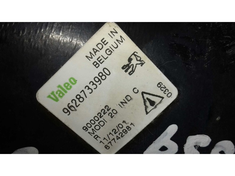 Recambio de faro antiniebla derecho para peugeot 206 berlina xt referencia OEM IAM 9628733980 67742981 VALEO
