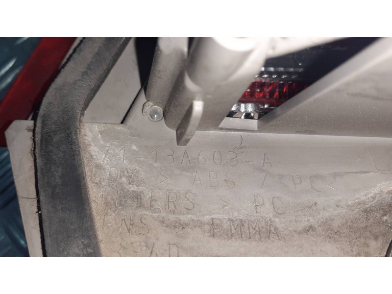 Recambio de piloto trasero izquierdo interior para ford mondeo ber. (ca2) ghia referencia OEM IAM 7S7113A603A  TK8510