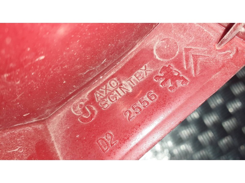 Recambio de piloto trasero derecho para citroen c3 1.1 furio referencia OEM IAM 2556  