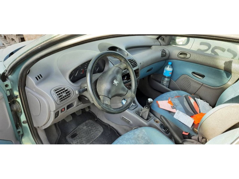 peugeot 206 berlina del año 2000