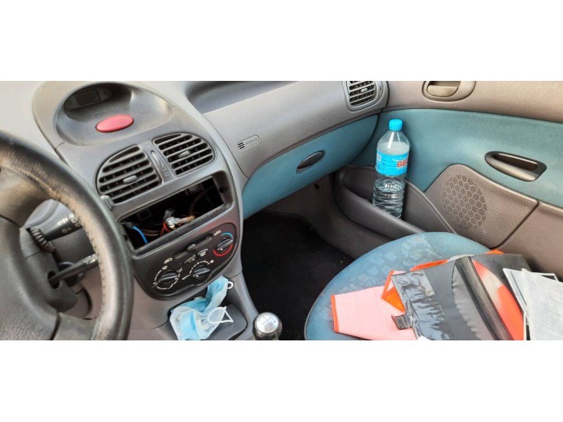 peugeot 206 berlina del año 2000
