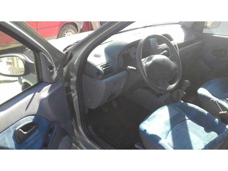 renault clio ii fase i (b/cbo) del año 2000