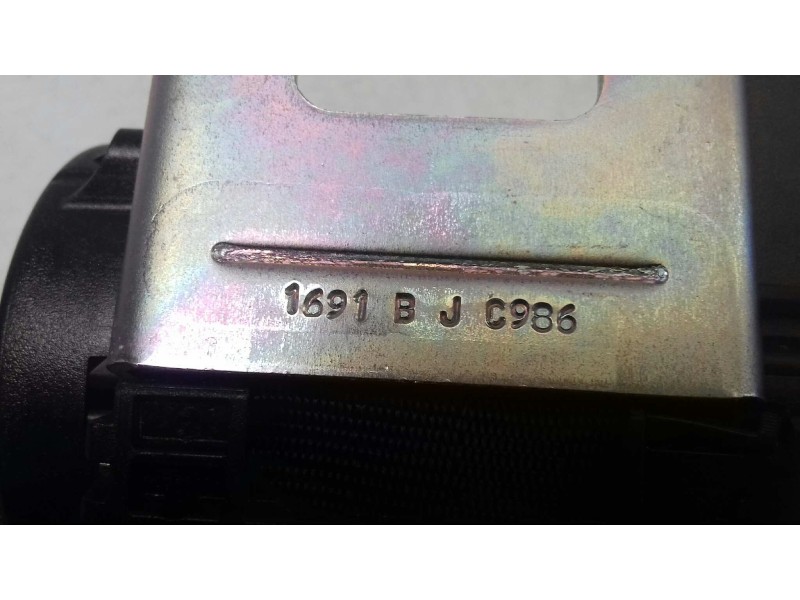 Recambio de cinturon seguridad trasero izquierdo para peugeot 208 style referencia OEM IAM 98063162XY  