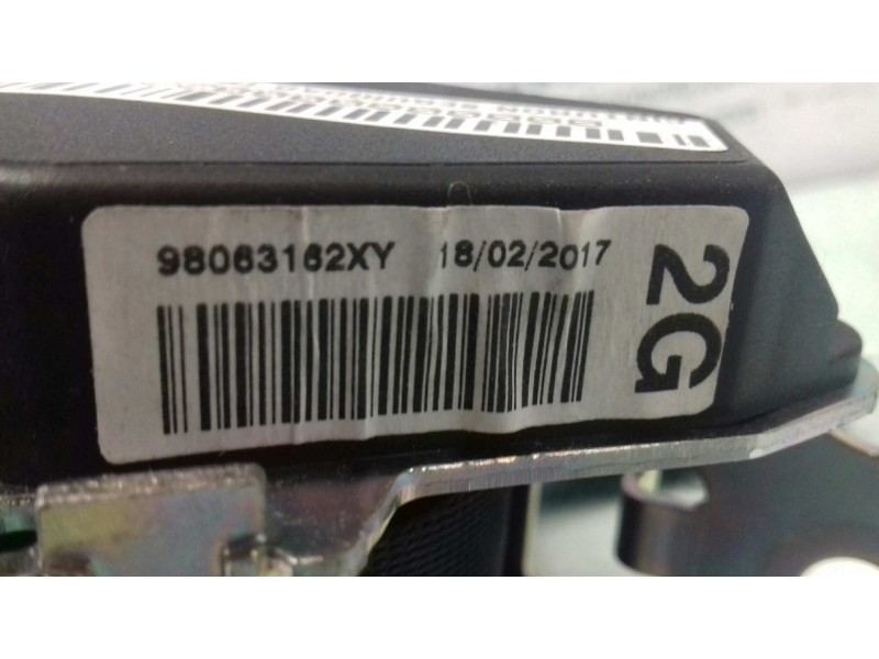 Recambio de cinturon seguridad trasero izquierdo para peugeot 208 style referencia OEM IAM 98063162XY  