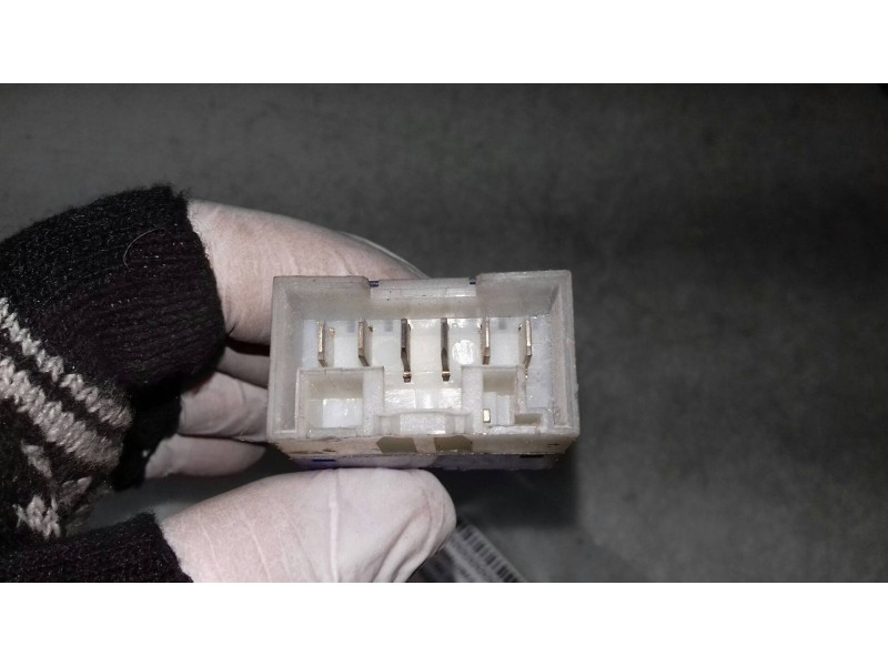 Recambio de mando elevalunas delantero derecho para fiat brava (182) jtd 105 / 100 clima referencia OEM IAM A223  