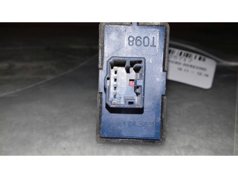 Recambio de mando elevalunas delantero derecho para opel combo d kasten l1h1 2,2t referencia OEM IAM T098  