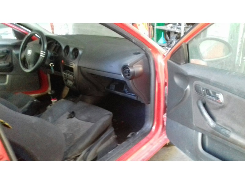 seat ibiza (6l1) del año 2003