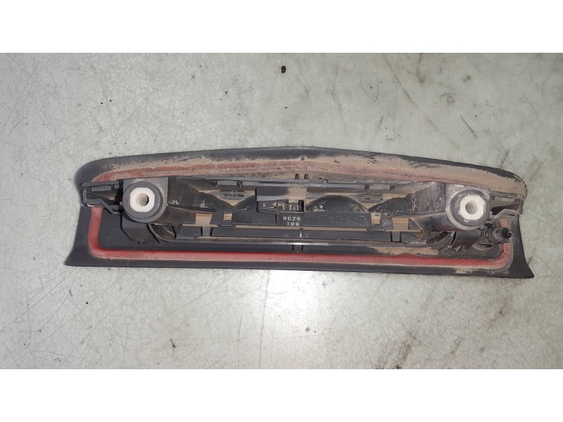 Recambio de piloto trasero central para opel corsa e expression referencia OEM IAM 13188045 164073 510511640