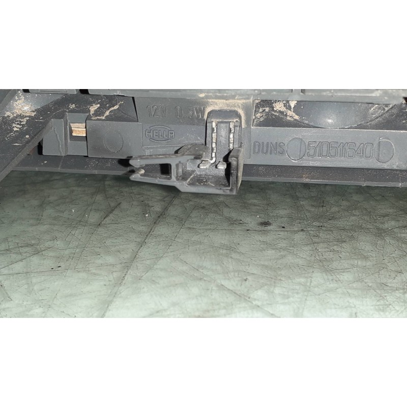 Recambio de piloto trasero central para opel corsa e expression referencia OEM IAM 13188045 164073 510511640