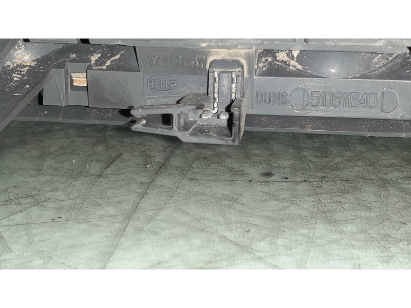 Recambio de piloto trasero central para opel corsa e expression referencia OEM IAM 13188045 164073 510511640