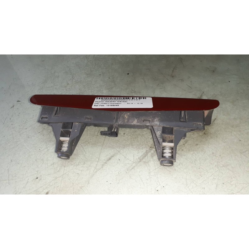 Recambio de piloto trasero central para opel corsa e expression referencia OEM IAM 13188045 164073 510511640