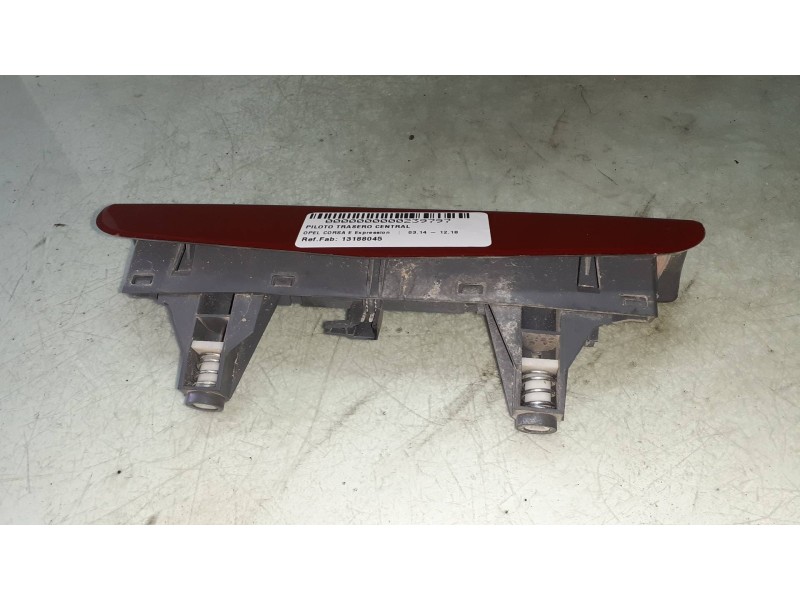 Recambio de piloto trasero central para opel corsa e expression referencia OEM IAM 13188045 164073 510511640