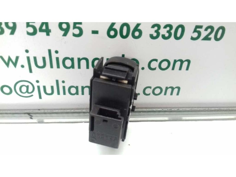 Recambio de mando elevalunas trasero derecho para mercedes-benz clase a (w168) referencia OEM IAM 2108208210 03100550 