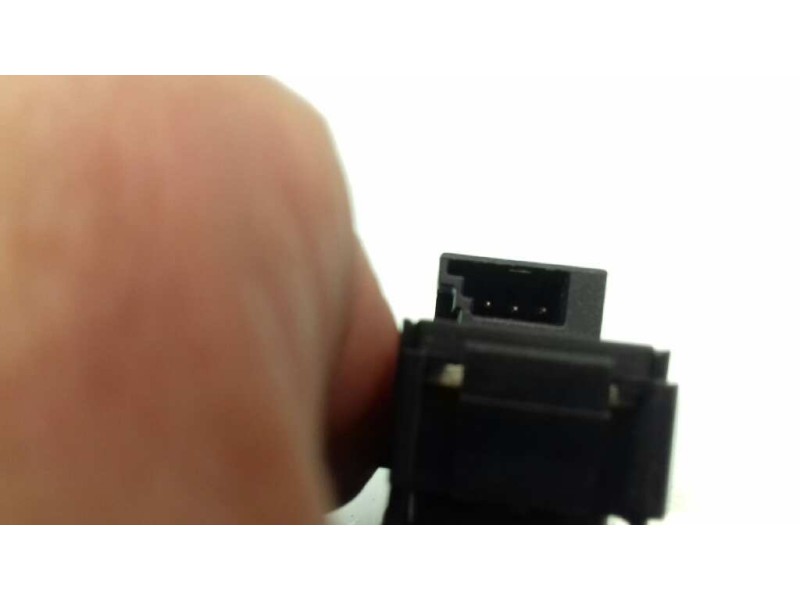 Recambio de mando elevalunas trasero derecho para mercedes-benz clase a (w168) referencia OEM IAM 2108208210 03100550 