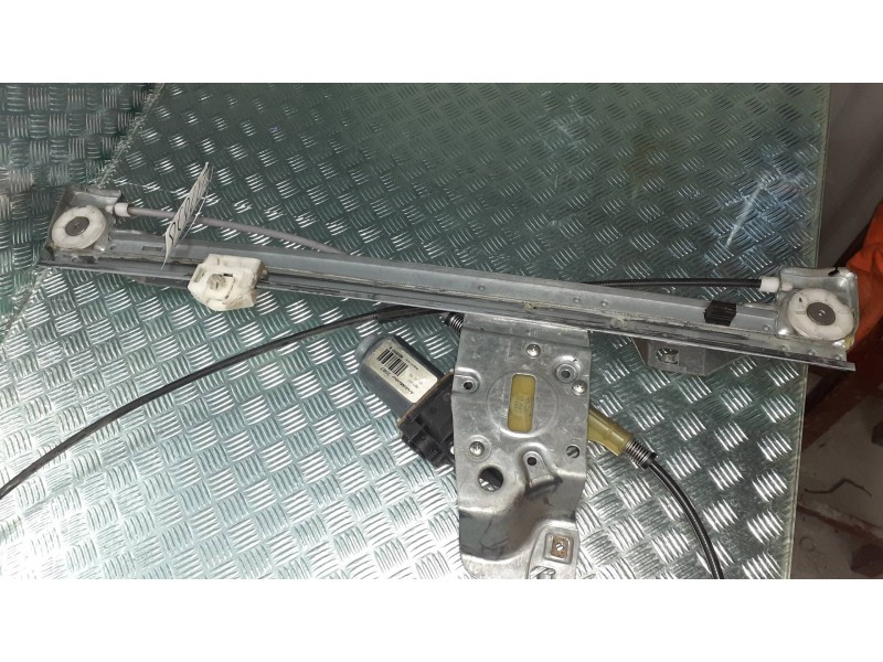 Recambio de elevalunas delantero izquierdo para renault kangoo dynamique referencia OEM IAM 402087A  ELECTRICO