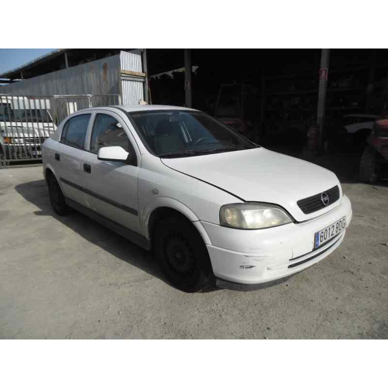 opel astra g berlina del año 2000