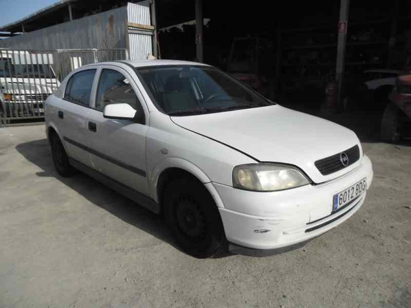 opel astra g berlina del año 2000