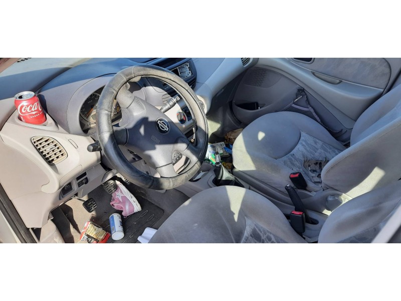 nissan almera tino (v10m) del año 2000