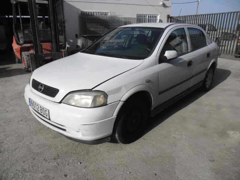 opel astra g berlina del año 2000