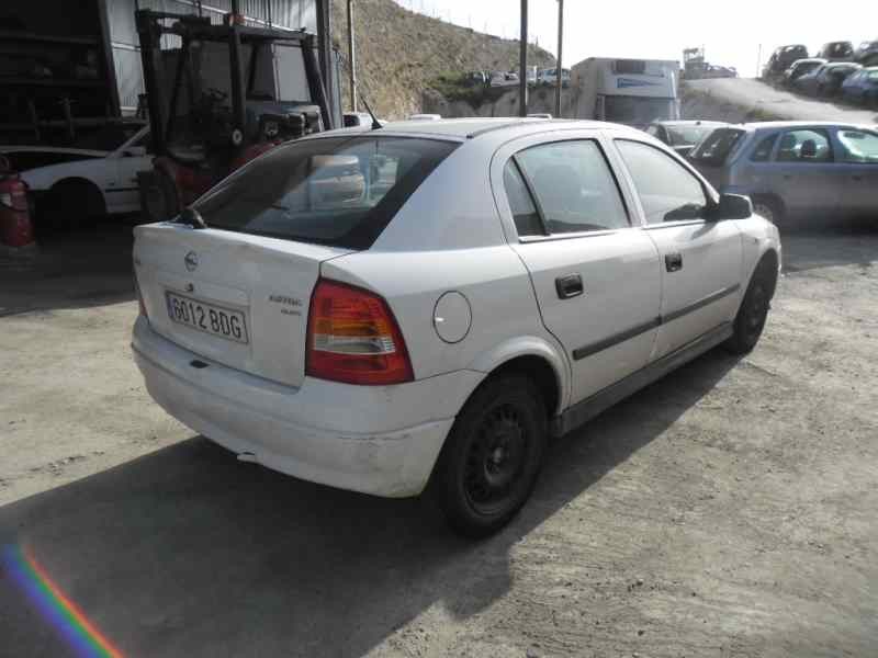 opel astra g berlina del año 2000