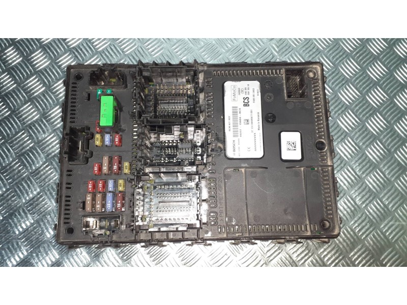 Recambio de caja reles / fusibles para ford ecosport (cr6) titanium referencia OEM IAM HU5T15604BCS F005V02883 BOSCH